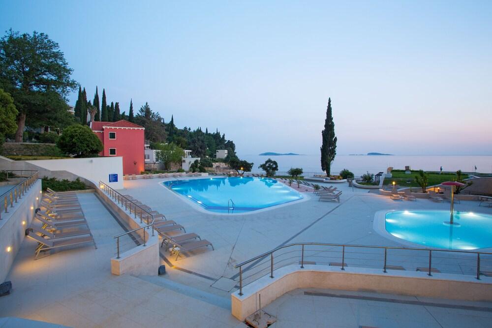 Hotel Mlini Exterior photo